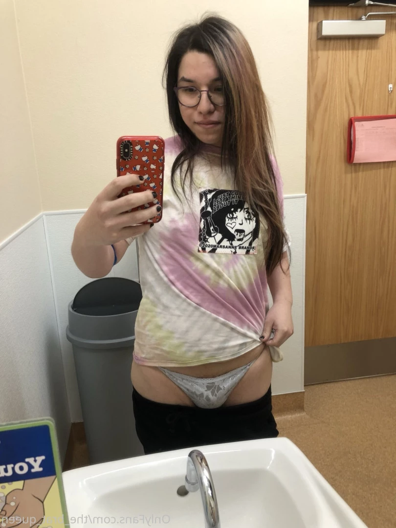 𝔱𝔥𝔢 𝔅𝔯𝔞𝔱 𝔔𝔲𝔢𝔢𝔫 🖤💀🏳️‍⚧️ [ the_brat_queen ] Onlyfans leaked photo 9072064 on Hotleaks.tv