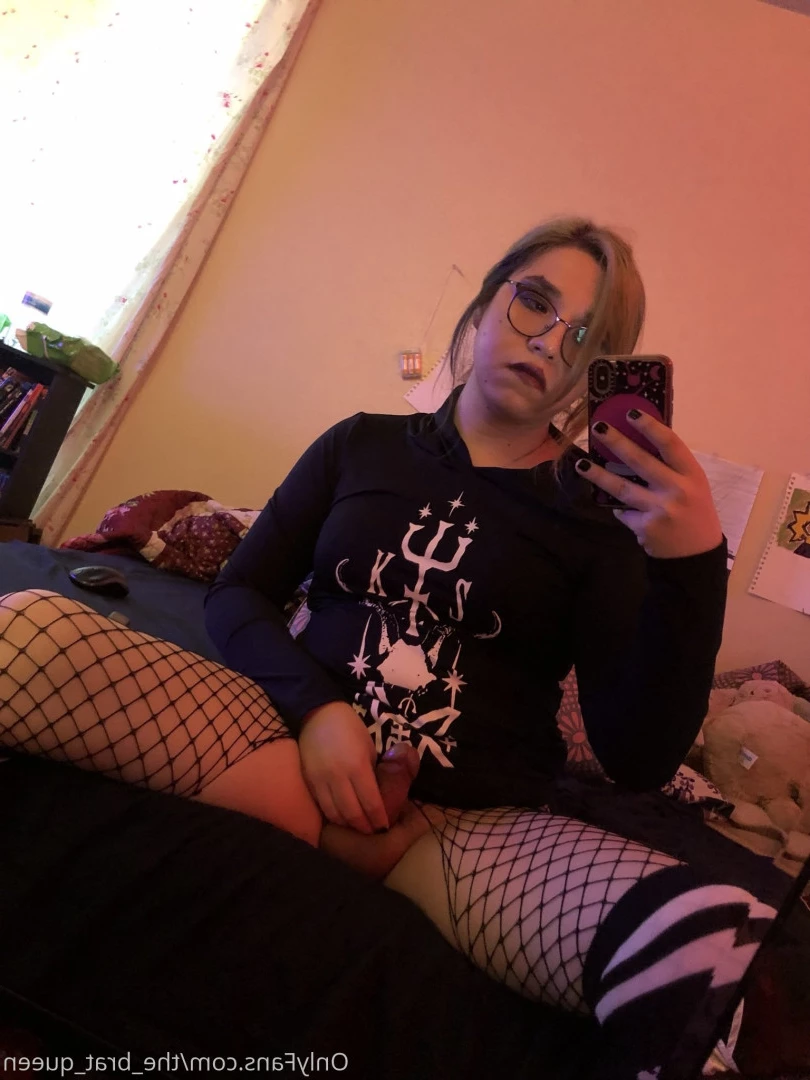 𝔱𝔥𝔢 𝔅𝔯𝔞𝔱 𝔔𝔲𝔢𝔢𝔫 🖤💀🏳️‍⚧️ [ the_brat_queen ] Onlyfans leaked photo 9072957 on Hotleaks.tv