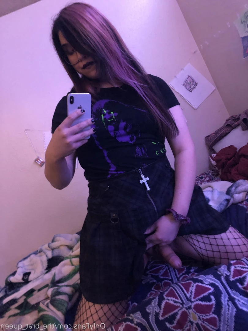 𝔱𝔥𝔢 𝔅𝔯𝔞𝔱 𝔔𝔲𝔢𝔢𝔫 🖤💀🏳️‍⚧️ [ the_brat_queen ] Onlyfans leaked photo 9073373 on Hotleaks.tv