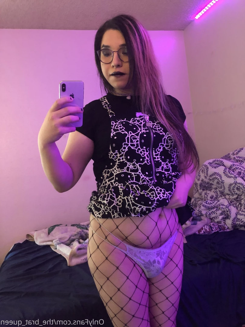 𝔱𝔥𝔢 𝔅𝔯𝔞𝔱 𝔔𝔲𝔢𝔢𝔫 🖤💀🏳️‍⚧️ [ the_brat_queen ] Onlyfans leaked photo 9073395 on Hotleaks.tv