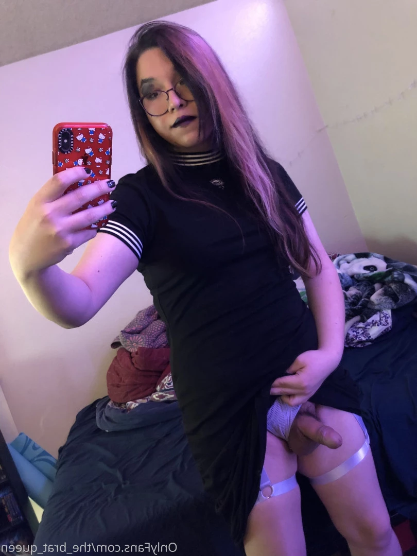 𝔱𝔥𝔢 𝔅𝔯𝔞𝔱 𝔔𝔲𝔢𝔢𝔫 🖤💀🏳️‍⚧️ [ the_brat_queen ] Onlyfans leaked photo 9073504 on Hotleaks.tv
