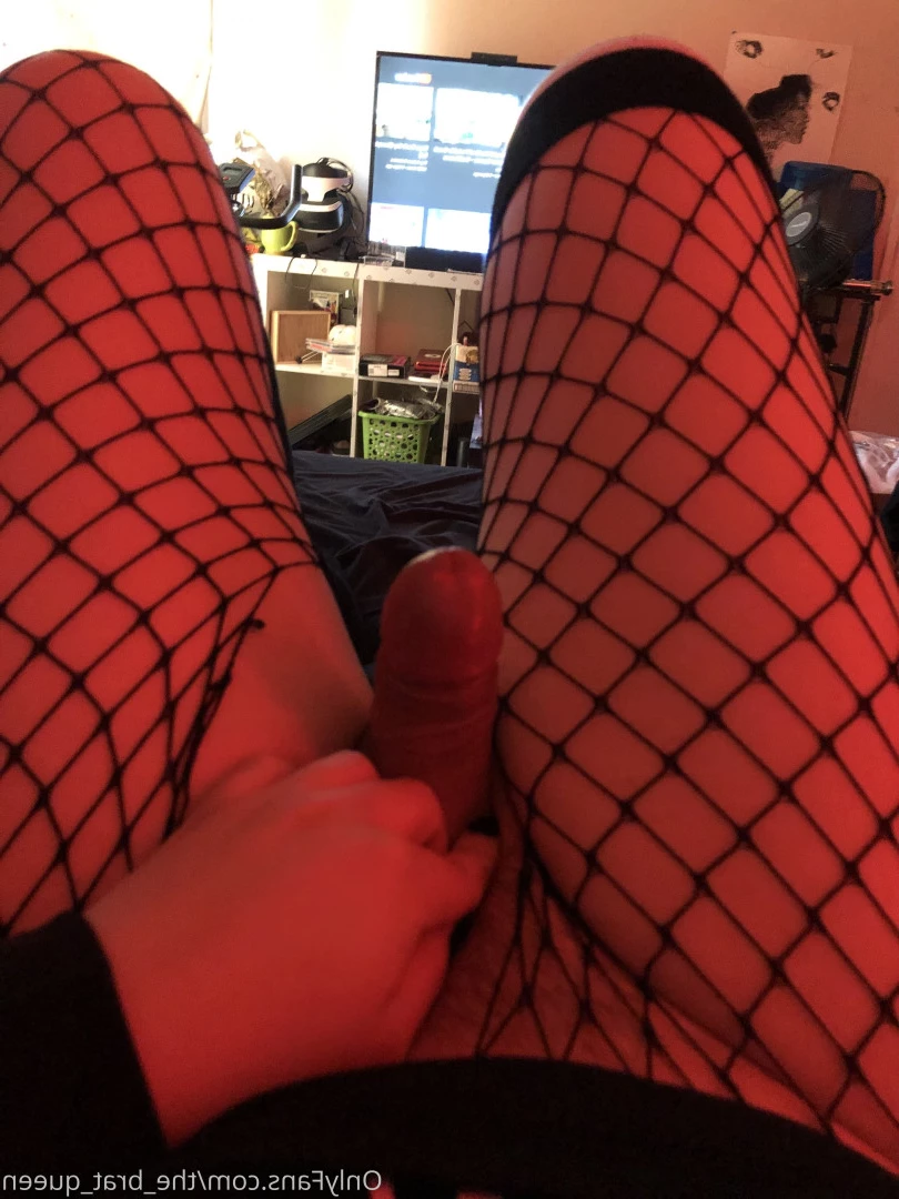 𝔱𝔥𝔢 𝔅𝔯𝔞𝔱 𝔔𝔲𝔢𝔢𝔫 🖤💀🏳️‍⚧️ [ the_brat_queen ] Onlyfans leaked photo 9073722 on Hotleaks.tv