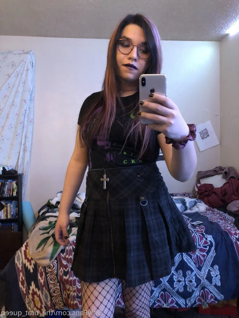 𝔱𝔥𝔢 𝔅𝔯𝔞𝔱 𝔔𝔲𝔢𝔢𝔫 🖤💀🏳️‍⚧️ [ the_brat_queen ] Onlyfans leaked photo 9073893 on Hotleaks.tv