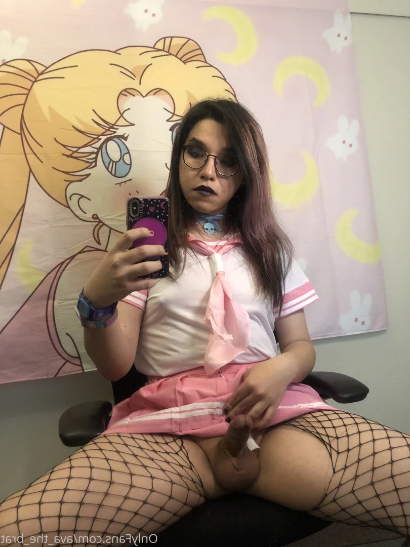 𝔱𝔥𝔢 𝔅𝔯𝔞𝔱 𝔔𝔲𝔢𝔢𝔫 🖤💀🏳️‍⚧️ [ the_brat_queen ] Onlyfans leaked photo 9073996 on Hotleaks.tv