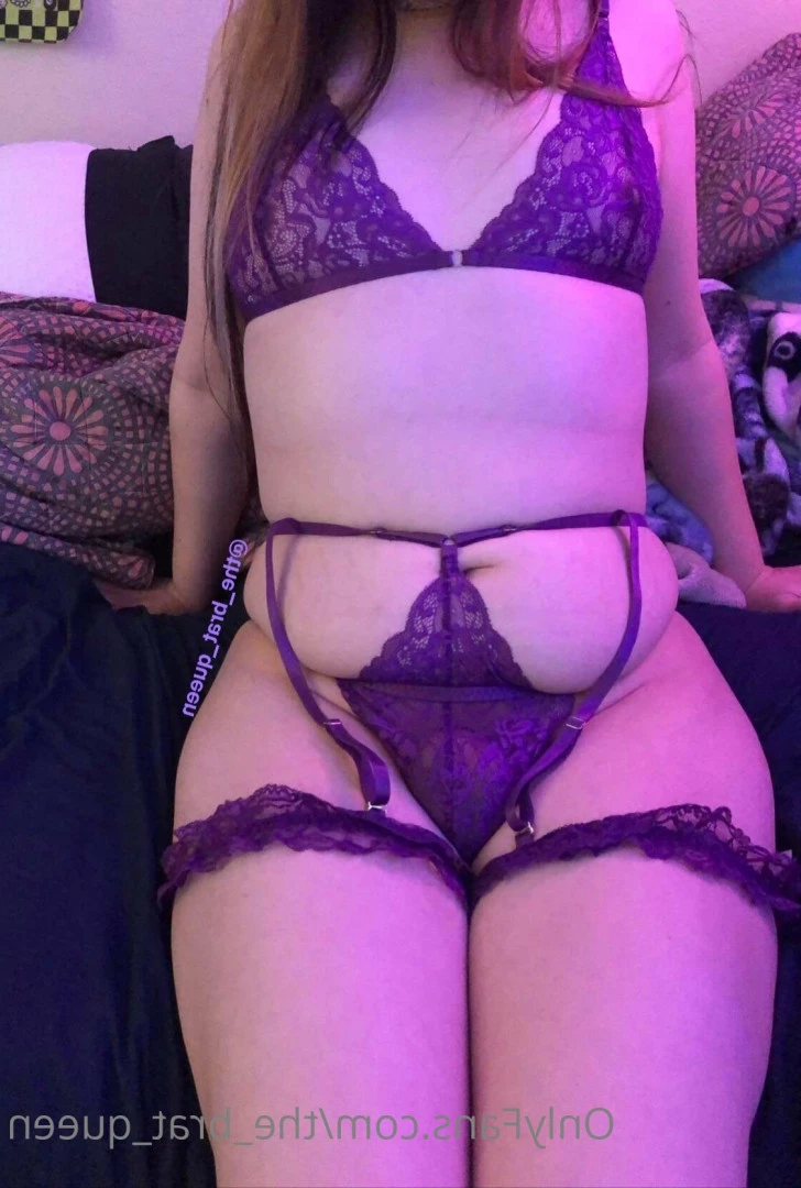 𝔱𝔥𝔢 𝔅𝔯𝔞𝔱 𝔔𝔲𝔢𝔢𝔫 🖤💀🏳️‍⚧️ [ the_brat_queen ] Onlyfans leaked photo 9074149 on Hotleaks.tv