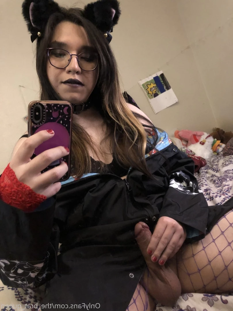 𝔱𝔥𝔢 𝔅𝔯𝔞𝔱 𝔔𝔲𝔢𝔢𝔫 🖤💀🏳️‍⚧️ [ the_brat_queen ] Onlyfans leaked photo 9074158 on Hotleaks.tv