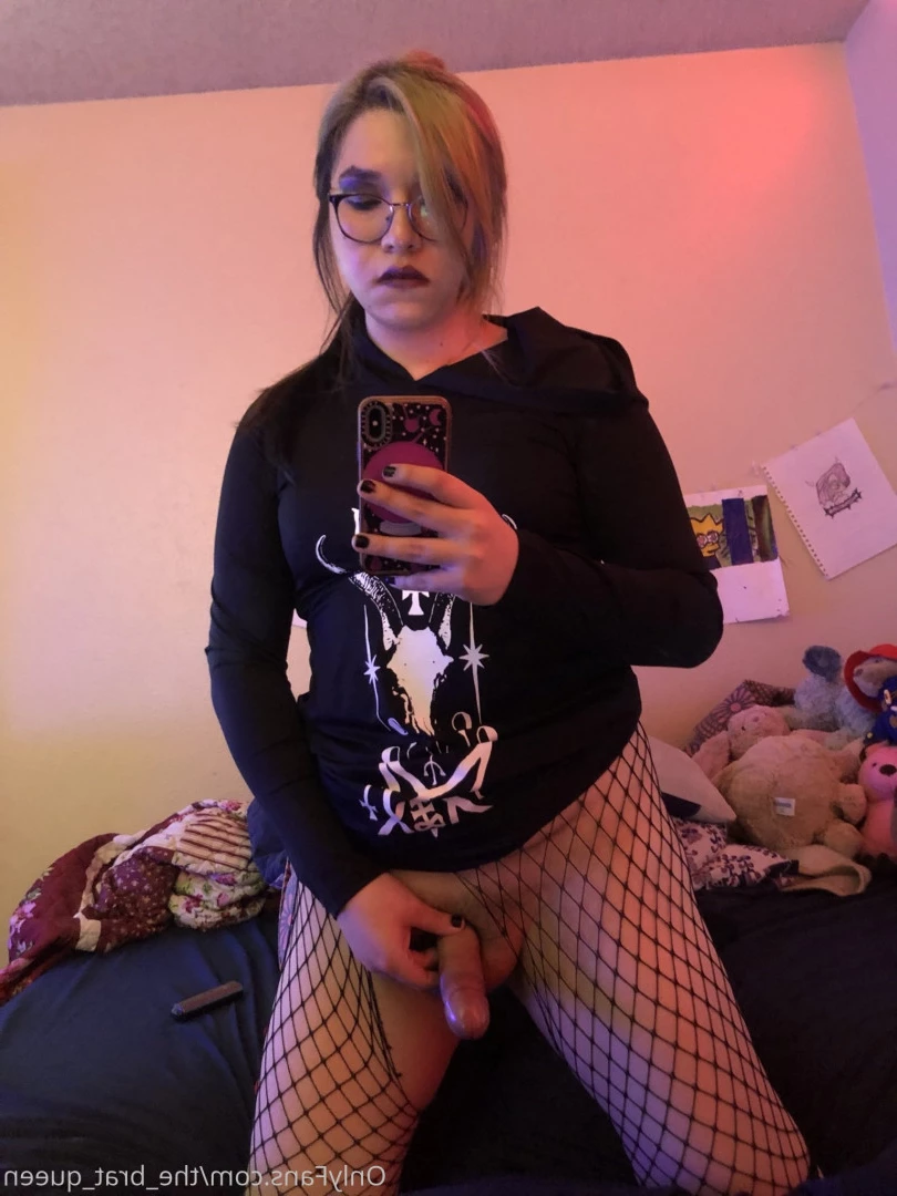 𝔱𝔥𝔢 𝔅𝔯𝔞𝔱 𝔔𝔲𝔢𝔢𝔫 🖤💀🏳️‍⚧️ [ the_brat_queen ] Onlyfans leaked photo 9074192 on Hotleaks.tv