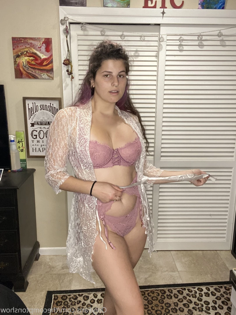 Alex Arabella  (ﾉ◕ヮ◕)ﾉ*:･ﾟ✧ [ alexarabellaa ] Onlyfans leaked photo 8859143 on Hotleaks.tv