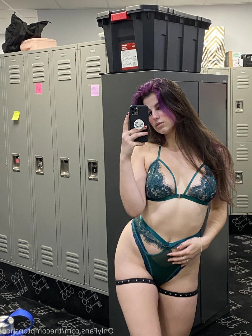 Alex Arabella  (ﾉ◕ヮ◕)ﾉ*:･ﾟ✧ [ alexarabellaa ] Onlyfans leaked photo 8859625 on Hotleaks.tv