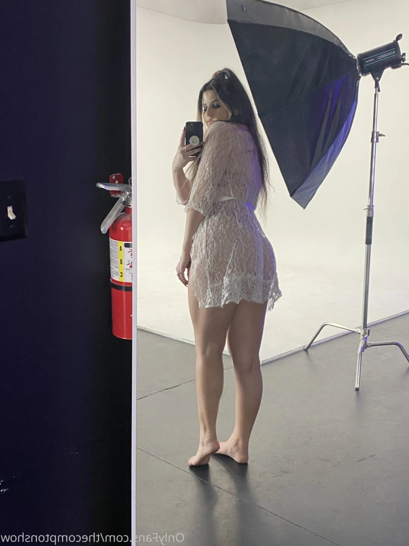 Alex Arabella  (ﾉ◕ヮ◕)ﾉ*:･ﾟ✧ [ alexarabellaa ] Onlyfans leaked photo 8861080 on Hotleaks.tv