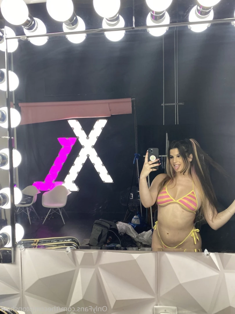 Alex Arabella  (ﾉ◕ヮ◕)ﾉ*:･ﾟ✧ [ alexarabellaa ] Onlyfans leaked photo 8861227 on Hotleaks.tv