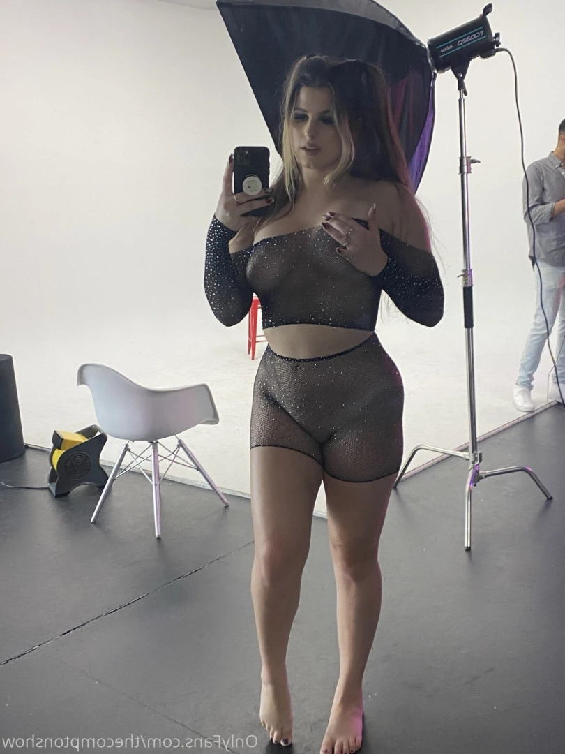 Alex Arabella  (ﾉ◕ヮ◕)ﾉ*:･ﾟ✧ [ alexarabellaa ] Onlyfans leaked photo 8862921 on Hotleaks.tv