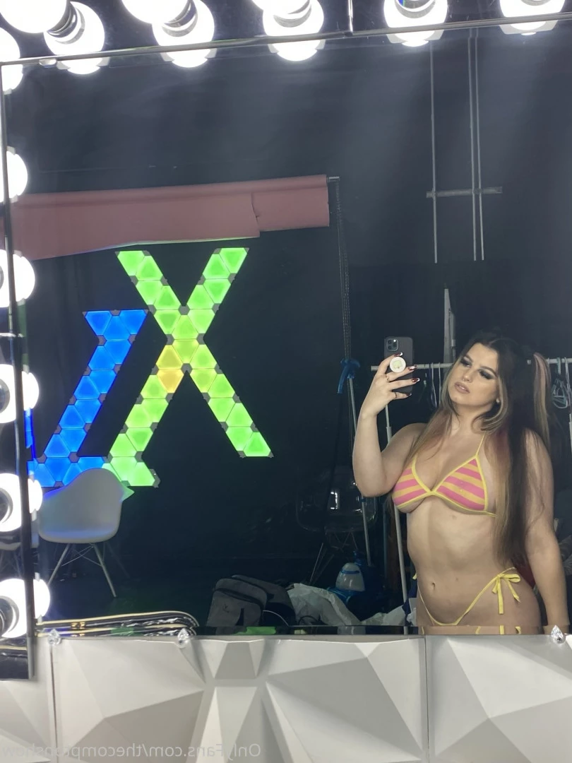 Alex Arabella  (ﾉ◕ヮ◕)ﾉ*:･ﾟ✧ [ alexarabellaa ] Onlyfans leaked photo 8863372 on Hotleaks.tv
