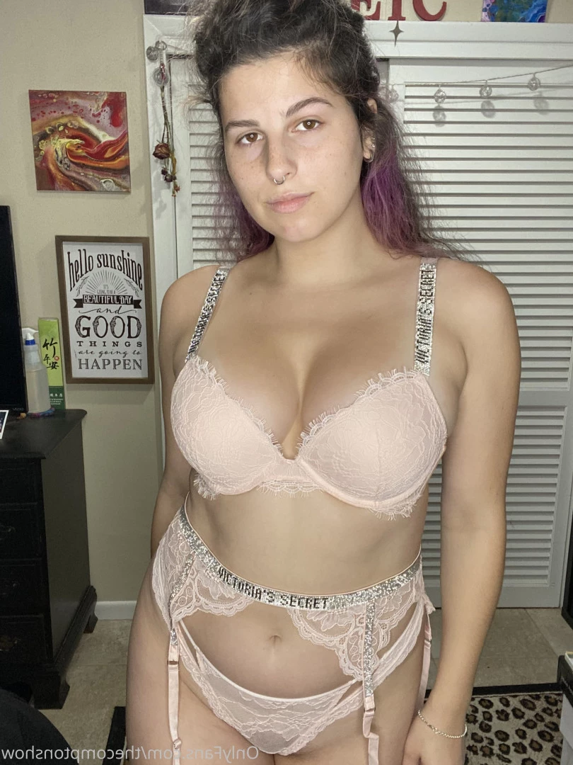 Alex Arabella  (ﾉ◕ヮ◕)ﾉ*:･ﾟ✧ [ alexarabellaa ] Onlyfans leaked photo 8863940 on Hotleaks.tv