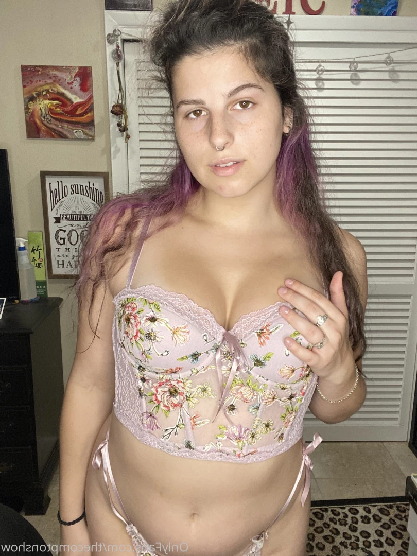 Alex Arabella  (ﾉ◕ヮ◕)ﾉ*:･ﾟ✧ [ alexarabellaa ] Onlyfans leaked photo 8864448 on Hotleaks.tv