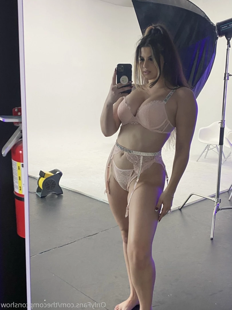 Alex Arabella  (ﾉ◕ヮ◕)ﾉ*:･ﾟ✧ [ alexarabellaa ] Onlyfans leaked photo 8864555 on Hotleaks.tv