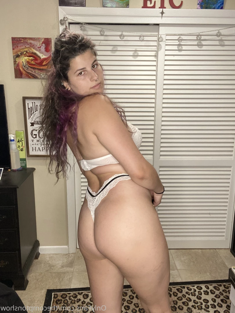 Alex Arabella  (ﾉ◕ヮ◕)ﾉ*:･ﾟ✧ [ alexarabellaa ] Onlyfans leaked photo 8864665 on Hotleaks.tv