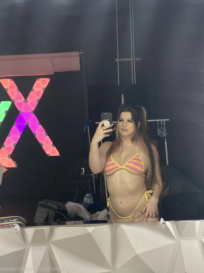 Alex Arabella  (ﾉ◕ヮ◕)ﾉ*:･ﾟ✧ [ alexarabellaa ] Onlyfans leaked photo 8865540 on Hotleaks.tv