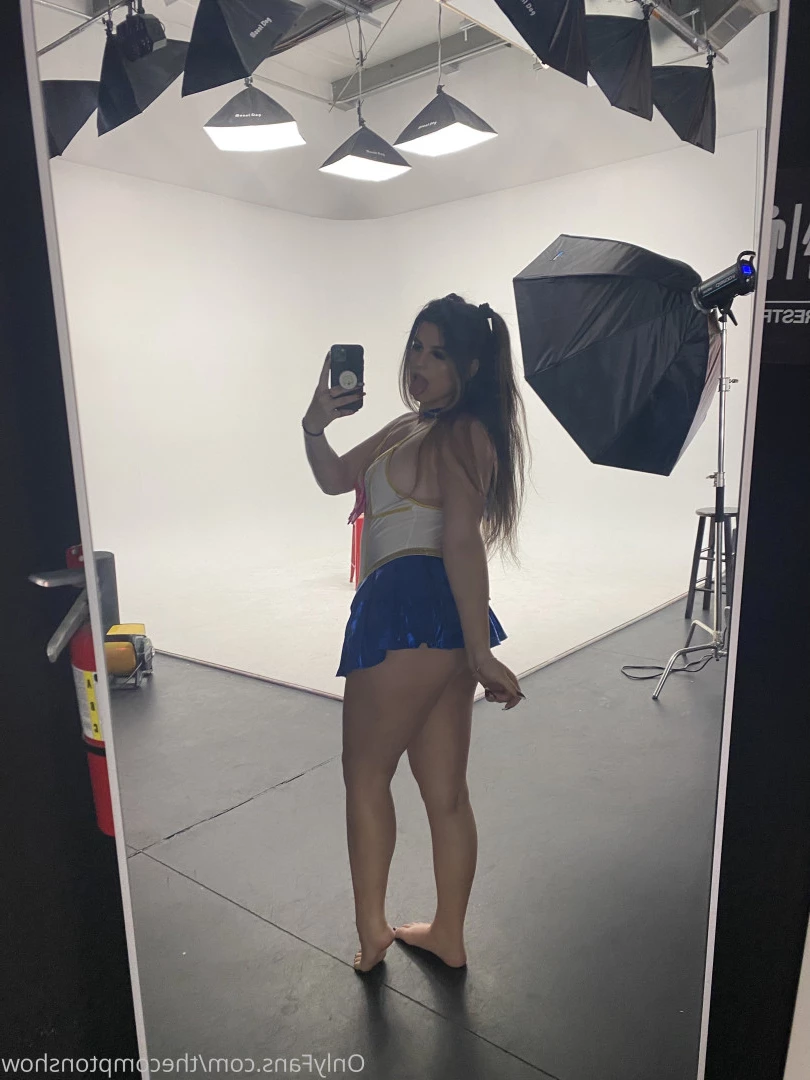 Alex Arabella  (ﾉ◕ヮ◕)ﾉ*:･ﾟ✧ [ alexarabellaa ] Onlyfans leaked photo 8867135 on Hotleaks.tv