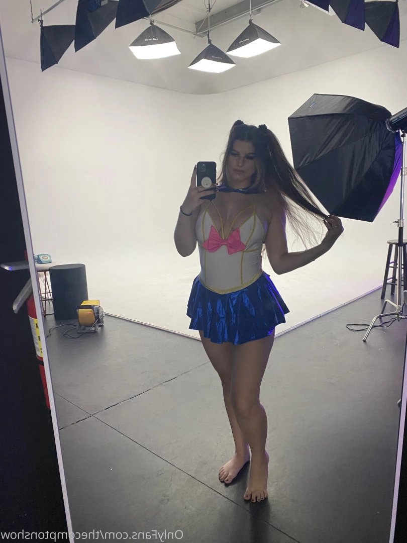 Alex Arabella  (ﾉ◕ヮ◕)ﾉ*:･ﾟ✧ [ alexarabellaa ] Onlyfans leaked photo 8867472 on Hotleaks.tv