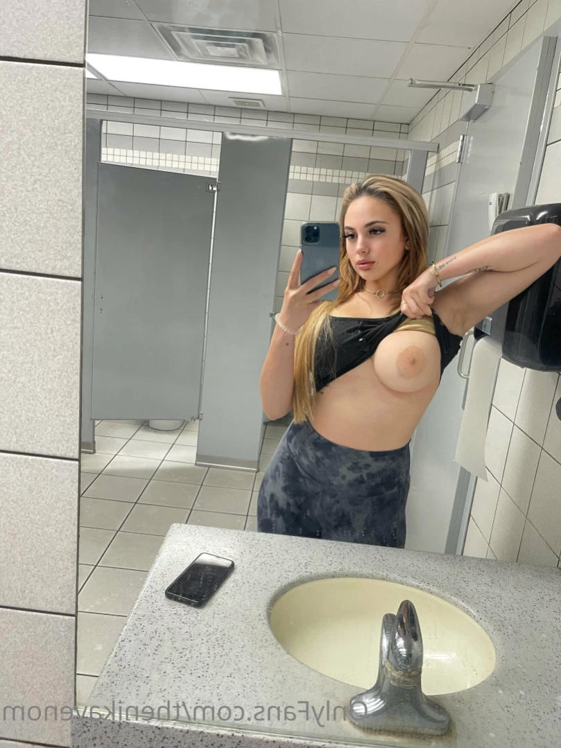 Nika Venom 🦋🌙 [ thenikavenom ] Onlyfans leaked photo 13620939 on Hotleaks.tv