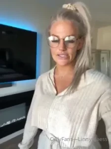 ✨𝗚𝗶𝗿𝗹 𝗡𝗲𝘅𝘁 𝗗𝗼𝗼𝗿 [ linnymae ] Onlyfans leaked video 1628729 on Hotleaks.tv