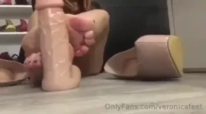 7920305