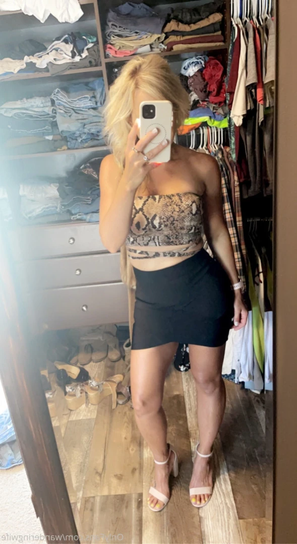 wanderingwife Onlyfans leaked photo 13537328 on Hotleaks.tv