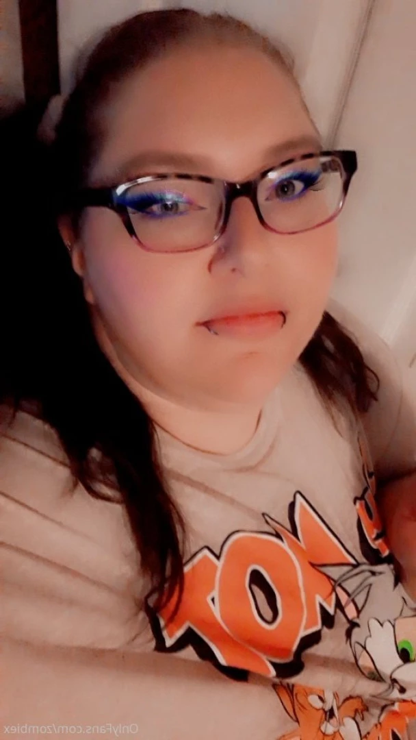 PrettyEyesChubbyThighs [ xlady_succubusx ] Onlyfans leaked photo 9707215 on Hotleaks.tv