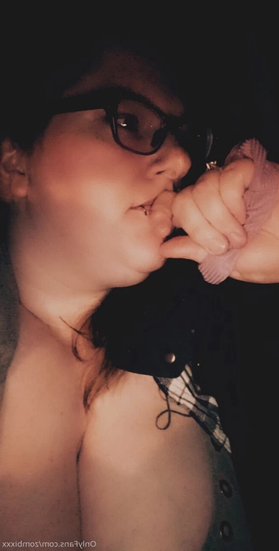 PrettyEyesChubbyThighs [ xlady_succubusx ] Onlyfans leaked photo 9707801 on Hotleaks.tv