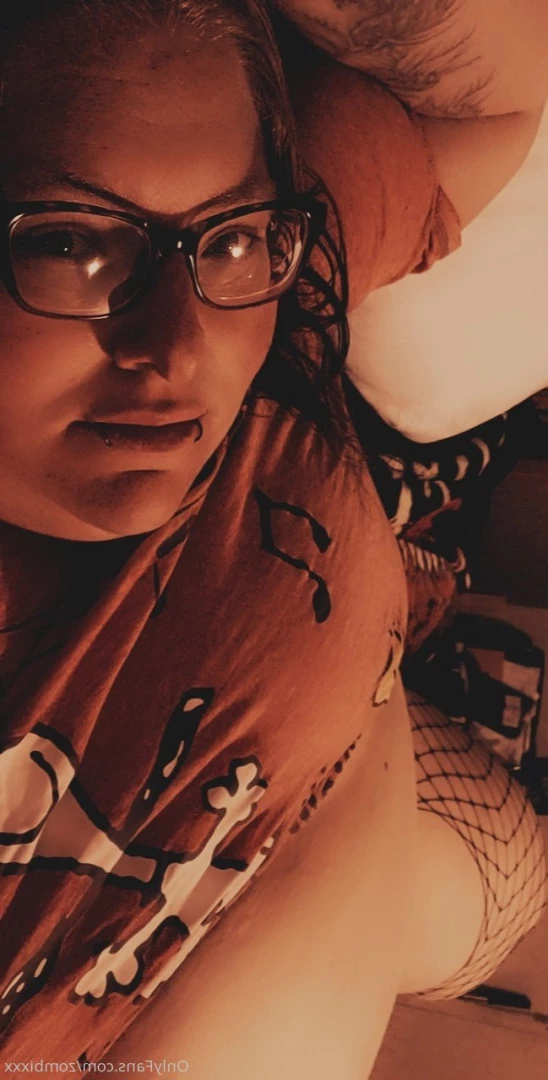 PrettyEyesChubbyThighs [ xlady_succubusx ] Onlyfans leaked photo 9707858 on Hotleaks.tv