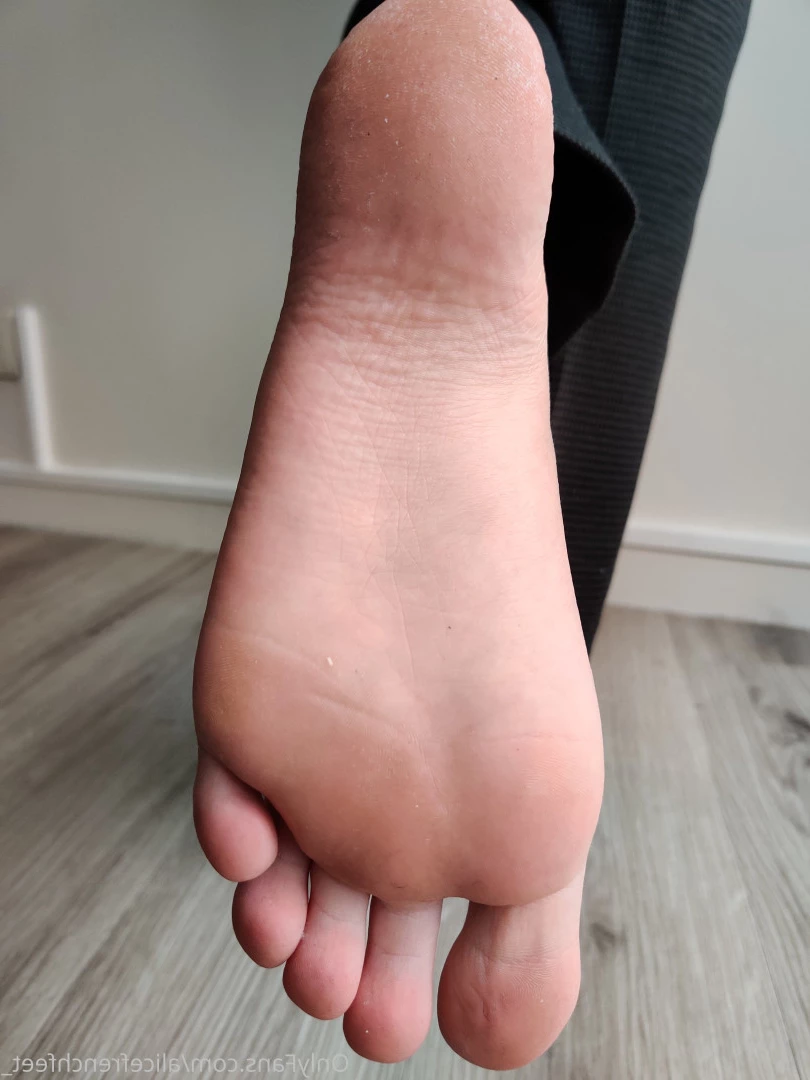 alicefrenchfeet [ alice.frenchfeet ] Onlyfans leaked photo 8824409 on Hotleaks.tv