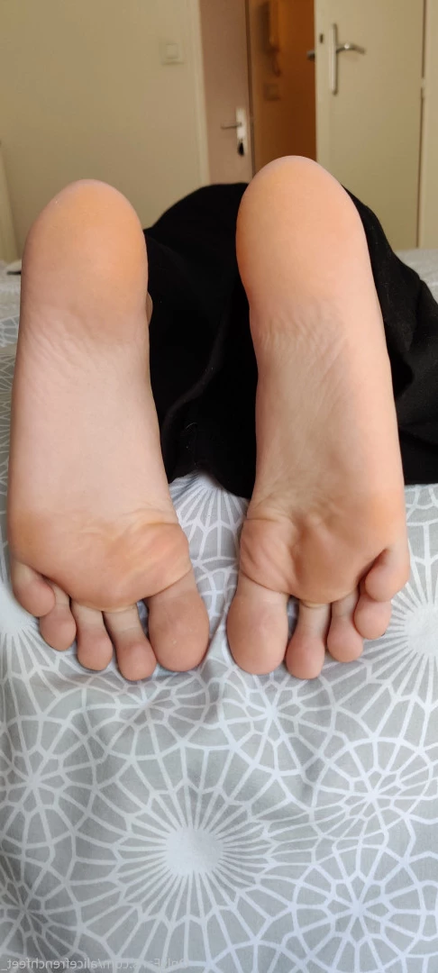 alicefrenchfeet [ alice.frenchfeet ] Onlyfans leaked photo 8826061 on Hotleaks.tv
