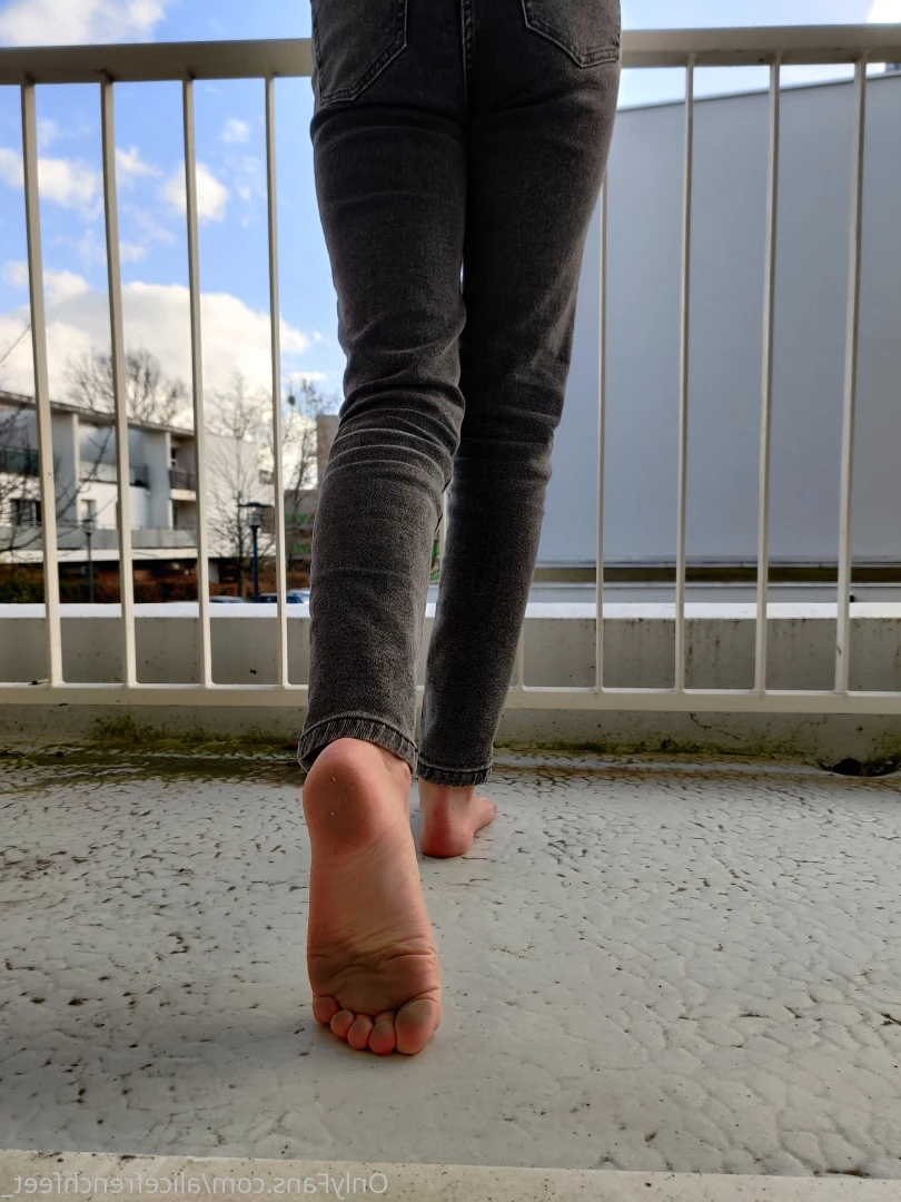 alicefrenchfeet [ alice.frenchfeet ] Onlyfans leaked photo 8826755 on Hotleaks.tv