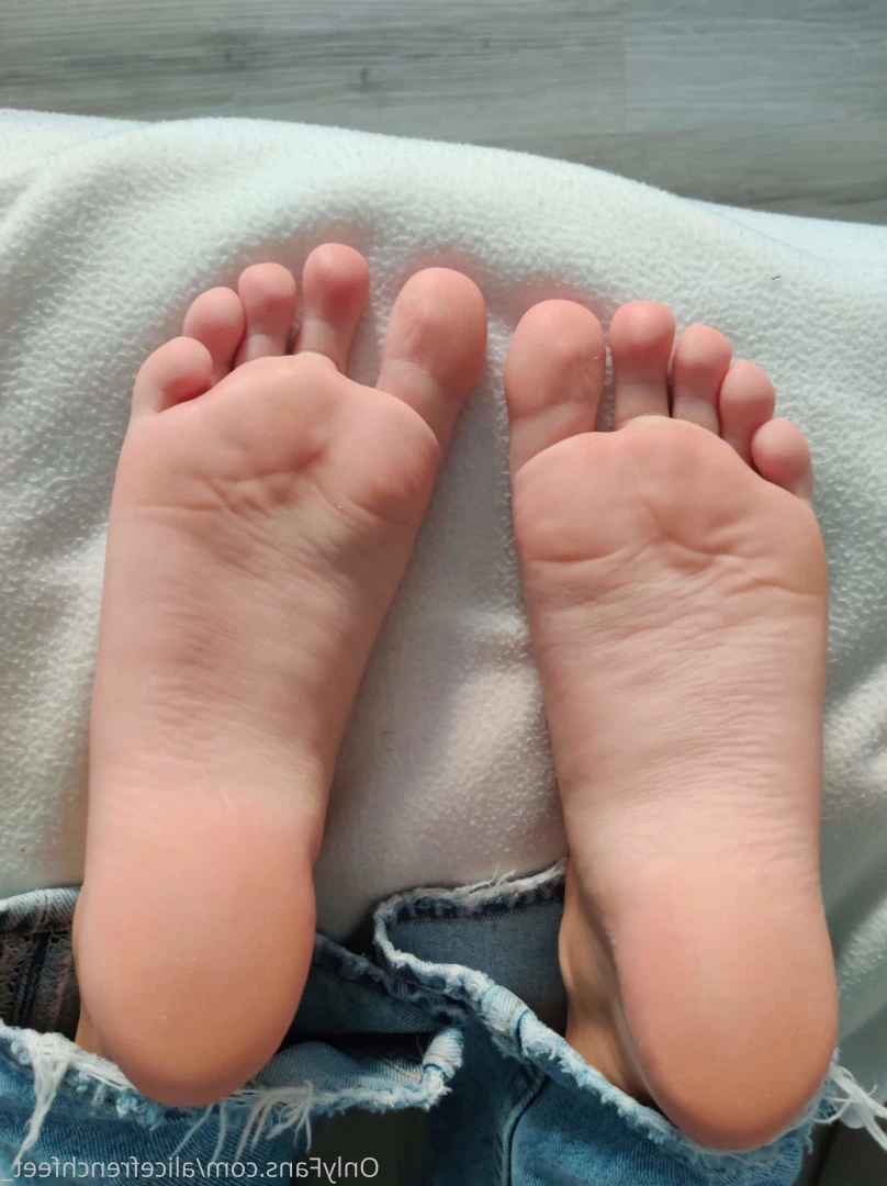 alicefrenchfeet [ alice.frenchfeet ] Onlyfans leaked photo 8827539 on Hotleaks.tv