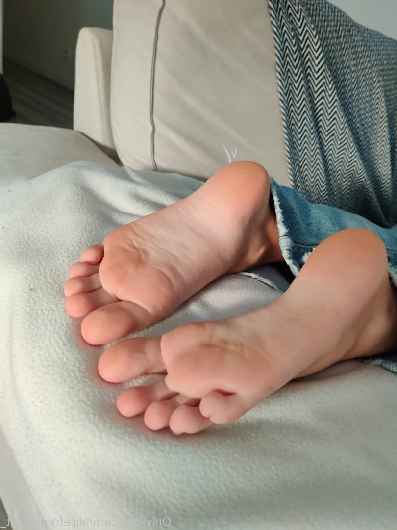 alicefrenchfeet [ alice.frenchfeet ] Onlyfans leaked photo 8827625 on Hotleaks.tv