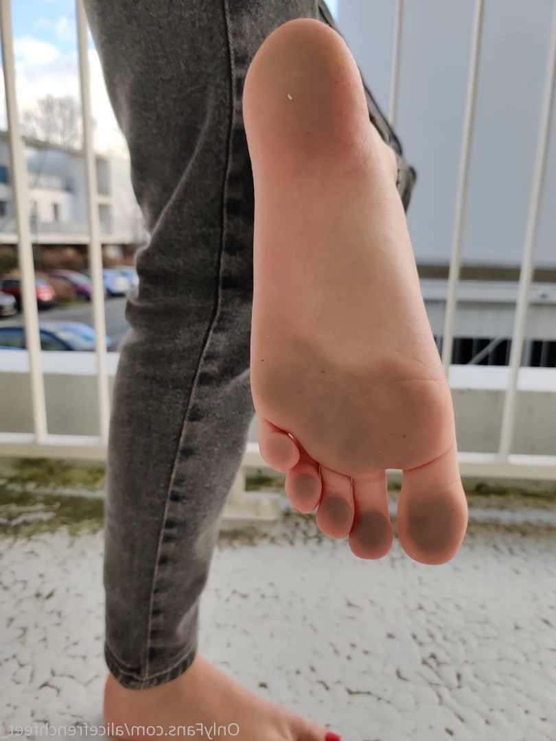 alicefrenchfeet [ alice.frenchfeet ] Onlyfans leaked photo 8827661 on Hotleaks.tv
