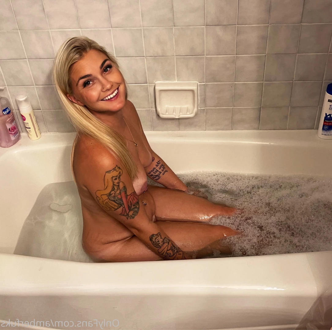 𝗕𝗥𝗨𝗡𝗘𝗧𝗧𝗘 𝗕𝗢𝗠𝗕𝗦𝗛𝗘𝗟𝗟 💣 [ amberfuks ] Onlyfans leaked photo 9993715 on Hotleaks.tv