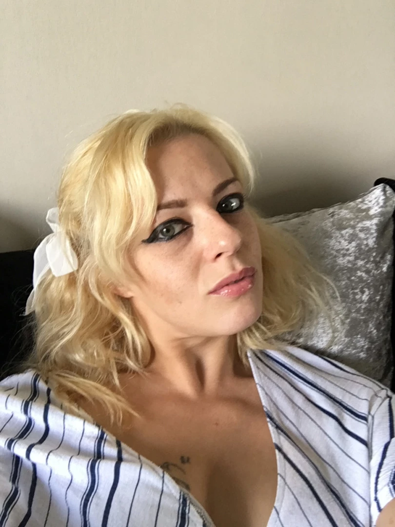 April Paisley OFFICIAL [ aprilpaisleyofficial ] Onlyfans leaked photo 8939932 on Hotleaks.tv