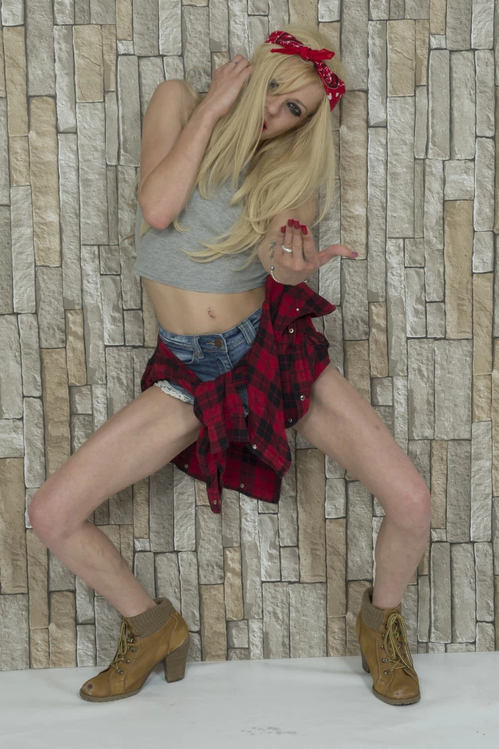 April Paisley OFFICIAL [ aprilpaisleyofficial ] Onlyfans leaked photo 8943099 on Hotleaks.tv