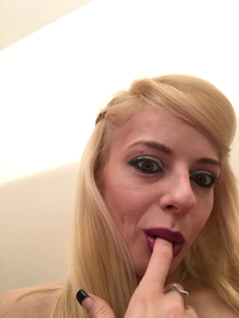 April Paisley OFFICIAL [ aprilpaisleyofficial ] Onlyfans leaked photo 8948178 on Hotleaks.tv