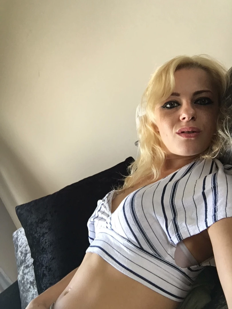 April Paisley OFFICIAL [ aprilpaisleyofficial ] Onlyfans leaked photo 8949074 on Hotleaks.tv