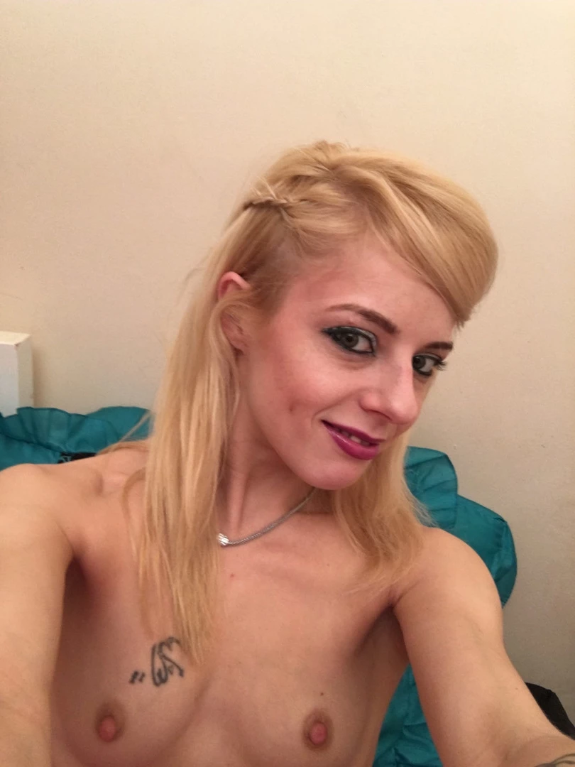 April Paisley OFFICIAL [ aprilpaisleyofficial ] Onlyfans leaked photo 8949300 on Hotleaks.tv