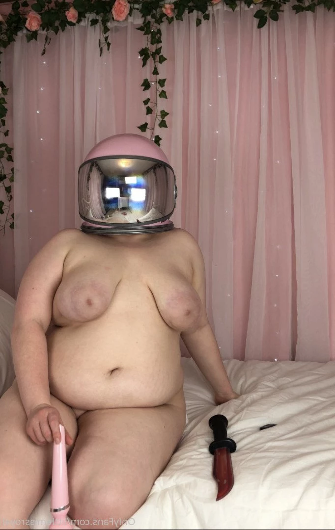  [ littlemissroyal ] Onlyfans leaked photo 4642478 on Hotleaks.tv