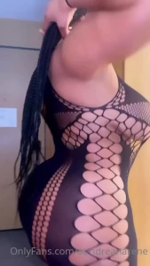 10495878