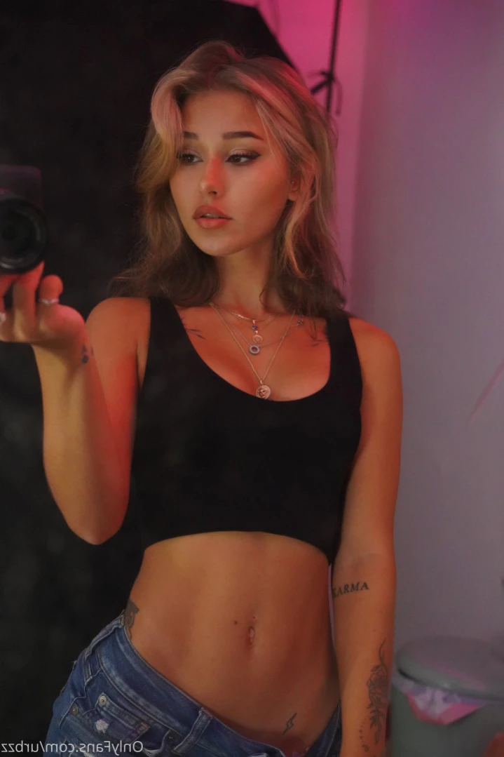 Bella [ babybellllzzzz ] Onlyfans leaked photo 13029713 on Hotleaks.tv