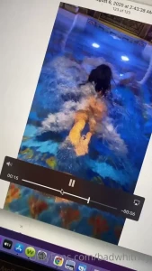 10489927