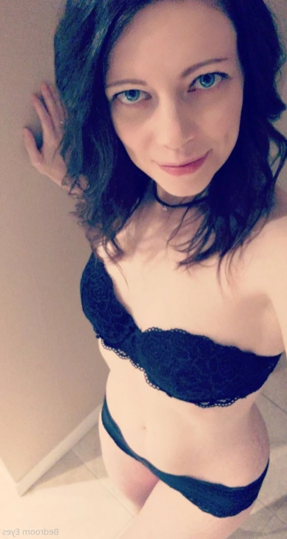 Bedroom Eyes [ bedroom_eyes ] Onlyfans leaked photo 14827585 on Hotleaks.tv