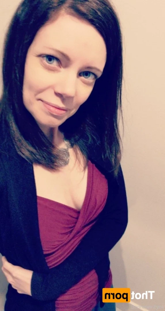 Bedroom Eyes [ bedroom_eyes ] Onlyfans leaked photo 16121556 on Hotleaks.tv