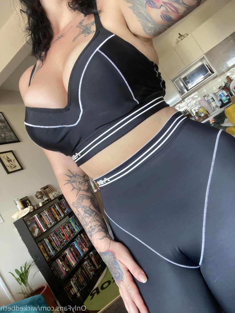 Backdoor Goth 🦇 [ bettyclark ] Onlyfans leaked photo 8813948 on Hotleaks.tv